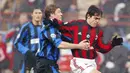 Thomas Helveg - Bek tangguh ini membelot ke Inter Milan pada awal musim 2003-2004 setelah tidak mendapat banyak kesempatan bermain untuk AC Milan. Selama lima musim bersama Rossoneri ia sukses meraih satu Scudetto dan gelar Liga Champions. (AFP/Paolo Cocco)