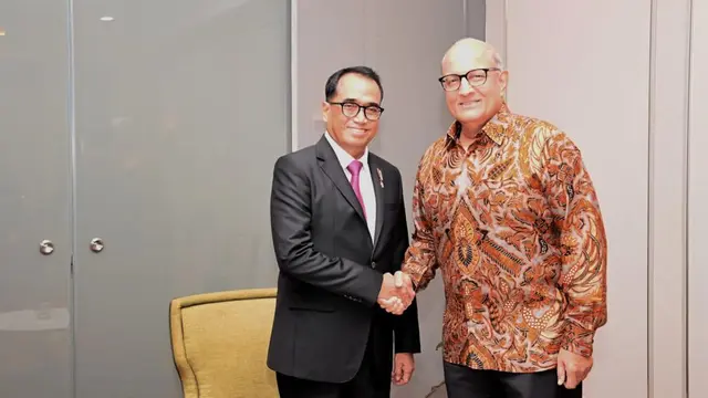 Menteri Perhubungan Budi Karya Sumadi, melakukan kunjungan kerja ke Singapura untuk bertemu dengan Menteri Transportasi Singapura Mr. Iswaran. Sebelum kerja sama dijajaki dalam pertemuan tersebut.