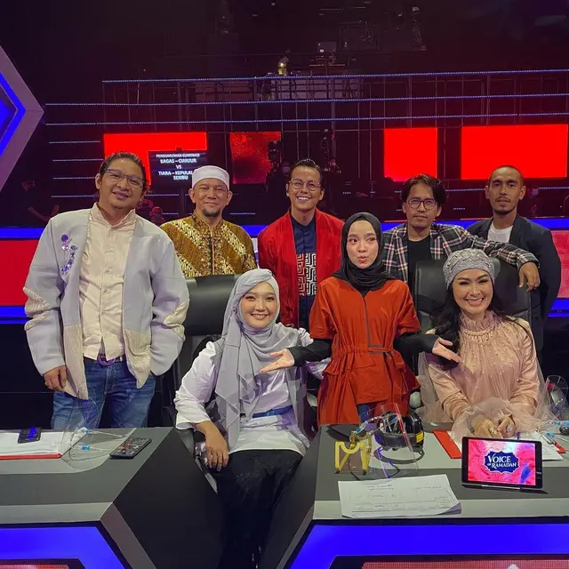 Iis Dahlia foto bareng Nissa Sabyan (https://www.instagram.com/p/COfIB0NAgEk/)