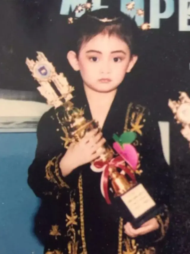 Foto Masa Kecil 6 Seleb Saat Menang Lomba, Bangga Bawa Piala