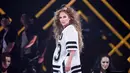 Jennifer Lopez pernah menjadi   gelandangan untuk beberapa   bulan. Ia tidur di studio dansa   karena tak punya rumah. (KEVIN   WINTER / GETTY IMAGES NORTH   AMERICA / AFP)