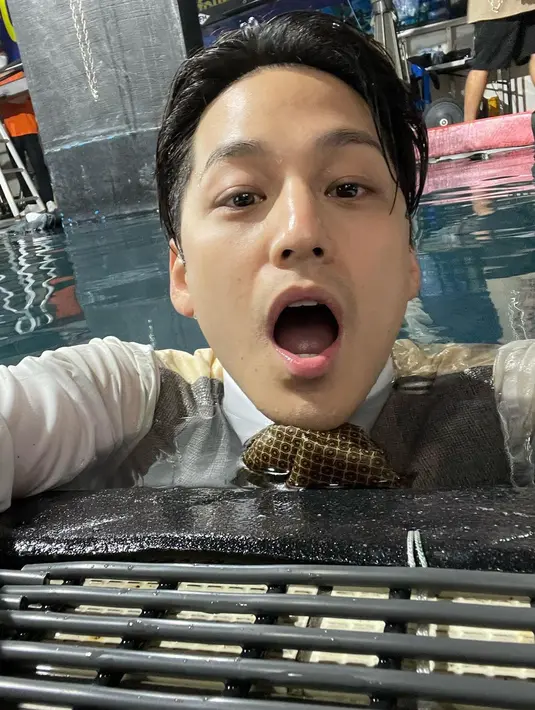 Beragam unggahan Kim Bum ini  mendapat reaksi meriah dari warganet, termasuk yang berasal dari Indonesia. "Lumayan slide 1 bisa jadi stiker WA" kata seorang warganet Indonesia. "Lol Oppa you are so funny, I really enjoyed your updates lately," kata yang lain.  (Instagram/ k.kbeom)