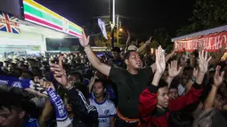 Acara nonton bareng Liga Premier yang mempertemukan antara Liverpool menghadapi Chelsea, di 7-11 Tanah Kusir, Jakarta, Minggu (27/4/2014) berlangsung seru.