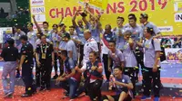 Tim putra Surabaya Bhayangkara Samator menjuarai Proliga 2019 di GOR Amongrogo, Yogyakarta, Minggu (24/2/2019) petang. (Bola.com/Vincentius Atmaja)