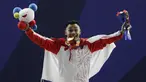 Lifter Eko Yuli melakukan selebrasi saat mendapatkan medali emas SEA Games 2019 cabang angkat besi nomor 61 kg di Stadion Rizal Memorial, Manila, Minggu (1/12). Dirinya meraih emas dengan total angkatan 309 kg. (Bola.com/M Iqbal Ichsan)