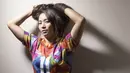 Pevoli nasional, Berllian Marsheilla tampak seksi memegang rambutnya. (Bola.com/Vitalis Yogi Trisna) 