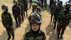 Para kadet perempuan Afghanistan berdiri dalam formasi selama sesi latihan militer di Chennai, Rabu (19/12). Sembilan belas kadet tentara Afghanistan perempuan mengambil bagian dalam program pelatihan militer India. (ARUN SANKAR / AFP)