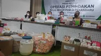 Barang bukti kosmetik ilegal dan pembuatan kosmetik berbahaya sitaan BBPOM Pekanbaru. (Liputan6.com/M Syukur)