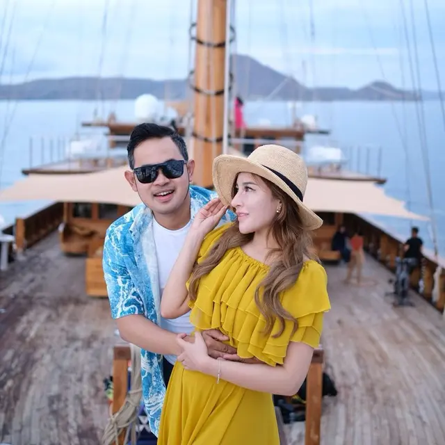 7 Potret Crazy Rich Malang Gilang Widya Pramana dan Istri, Selalu Harmonis