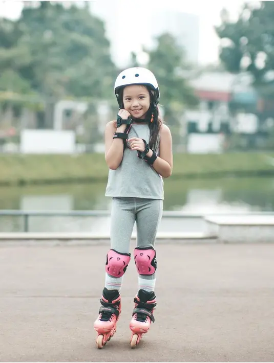 <p>Tidak banyak yang tahu, bocah delapan tahun itu kalau di rumah membantu pekerjaan rumah orang rumah hingga mencuci pakaiannya sendiri. [Instagram/gadiiing]</p>