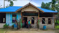 Kementerian PUPR menyalurkan program Bantuan Stimulan Perumahan Swadaya (BSPS) atau bedah rumah kepada 110 unit rumah tak layak huni di Kabupaten Teluk Wondama, Papua Barat. (Dok. Kementerian PUPR)
