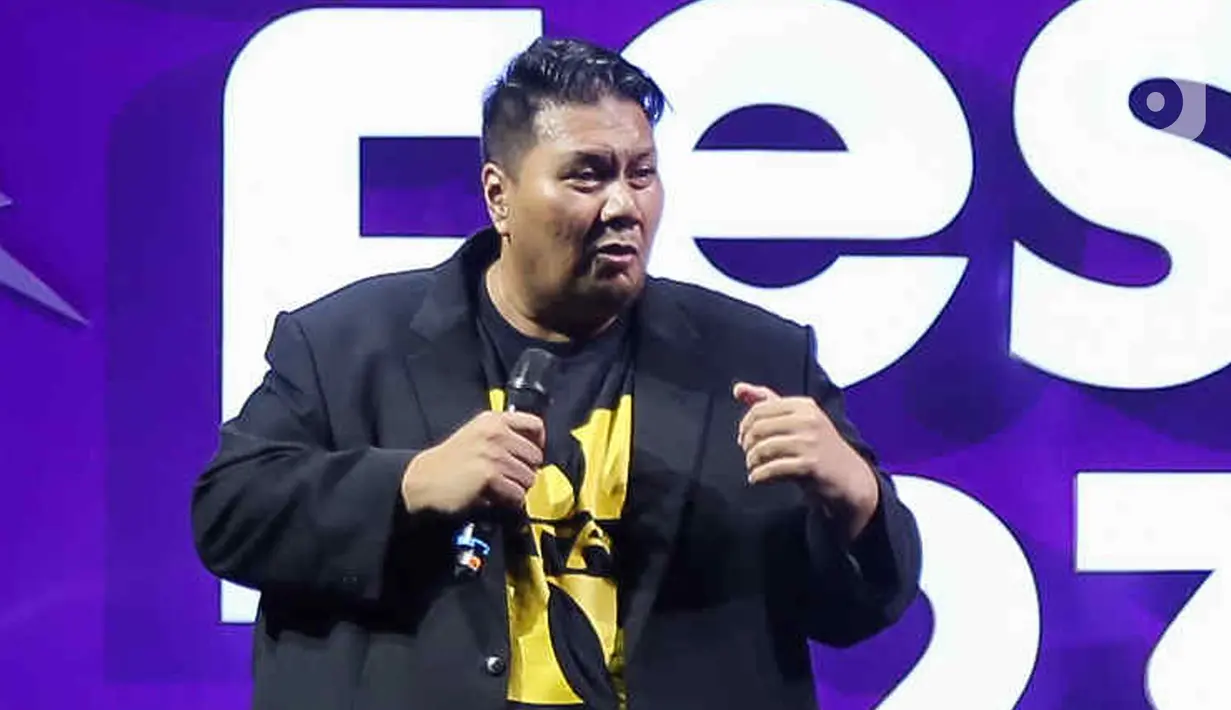Di hari pertama, line-up komika disuguhkan penampilan Mal Jupri x Ate, Music Comedy (Davy Sumbing, Berlliana Lovell), dilanjut oleh Aly Akbar, Gautama Shindu, Oki Rengga, Indra Frimawan. (Liputan6.com/Herman Zakharia)