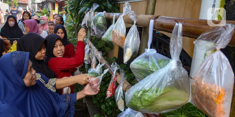 Bazar Ramadan, Berbagi Sayuran dan Pakaian Layak Pakai di Jati Padang