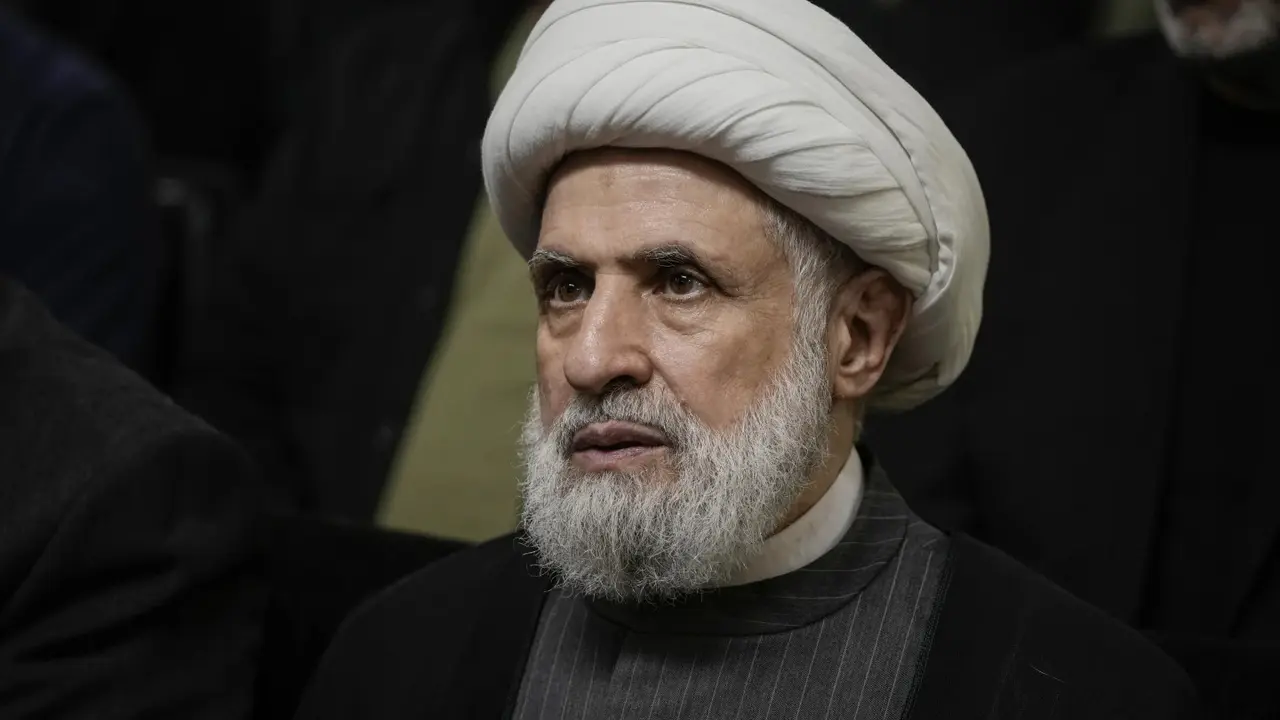 Naim Qassem yang digadang-gadang jadi pemimpin baru Hizbullah pengganti Nasrallah yang tewas akibat serangan Israel pada September 2024 lalu. (File/AP)