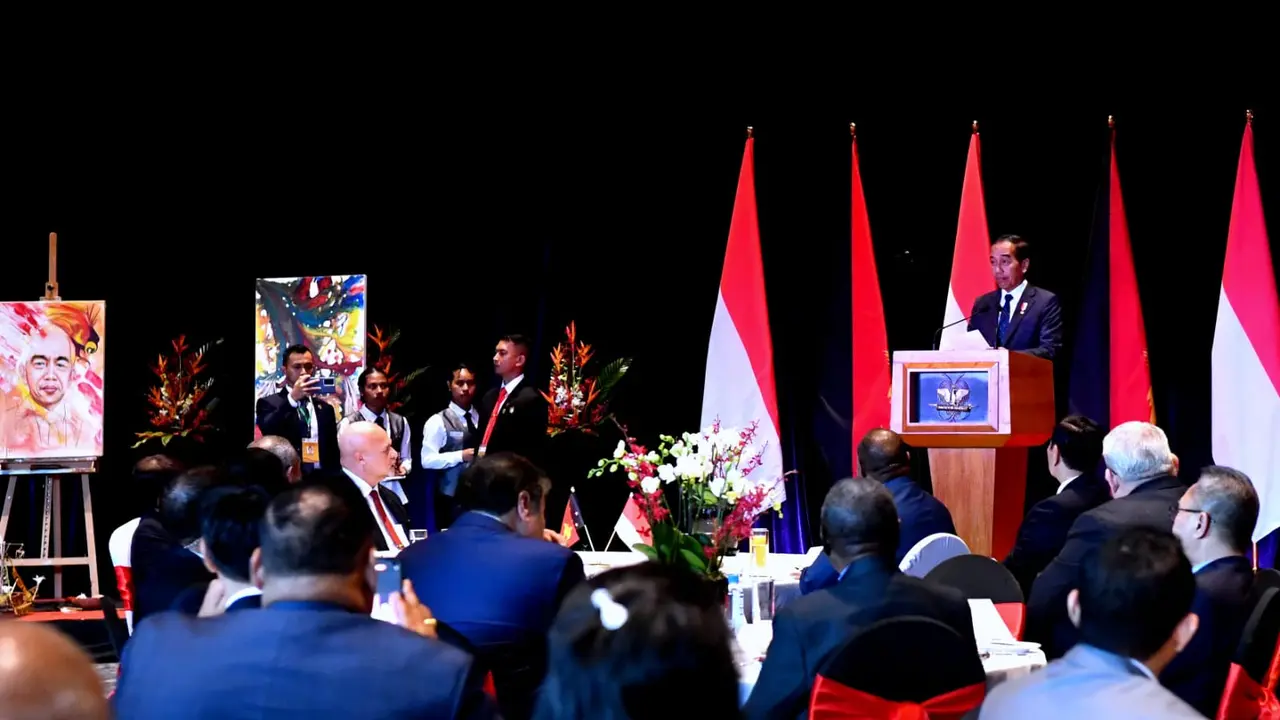 Presiden Joko Widodo atau Jokowi menghadiri jamuan santap siang kenegaraan yang digelar Gubernur Jenderal Papua Nugini Bob Dadae, di APEC Haus, Rabu (5/7/2023).