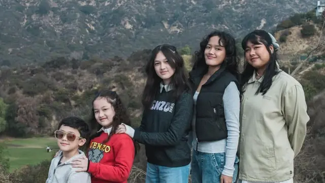 Potret Keluarga Andhika Pratama dan Ussy Sulistiawaty ke Amerika Serikat (credit: https://www.instagram.com/ussypratama/).