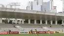 Suasana tribun penonton yang sepi saat pertandingan PSM Makassar melawan Kaya FC-Iloilo pada laga penyisihan Grup H Piala AFC di Stadion Madya, Jakarta, Selasa (10/3/2020). (Bola.com/M Iqbal Ichsan)