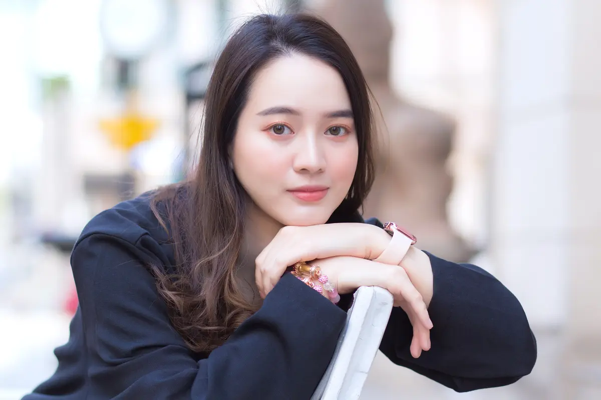 perempuan dan masih bahagia 1