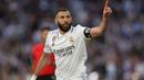 Selebrasi striker Real Madrid, Karim Benzema setelah mencetak gol ke gawang Real Valladolid pada laga Liga Spanyol 2022/2023 di Santiago Bernabeu Stadium, Madrid (2/4/2023). Karim Benzema yang telah membela Real Madrid selama 14 musim sejak 2009/2010 menjadi pemain Prancis dengan jumlah penampilan terbanyak bersama Los Blancos. Hingga kini ia telah tampil dalam 641 laga di semua ajang dengan torehan 349 gol dan 165 assist. (AFP/Thomas Coex)