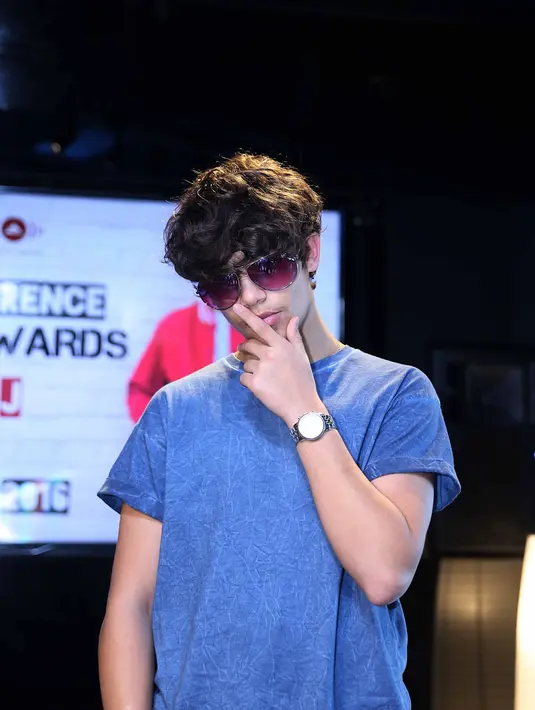 Harris J sering juga disebut sebagai Justin Bieber 'Syariah'. Ia juga menjadi idola baru anak-anak muda karena lagunya berlirik positif. Ia lebih dikenal di Indonsia daripada negaranya, Ingggris. (Nurwahyunan/Bintang.com)