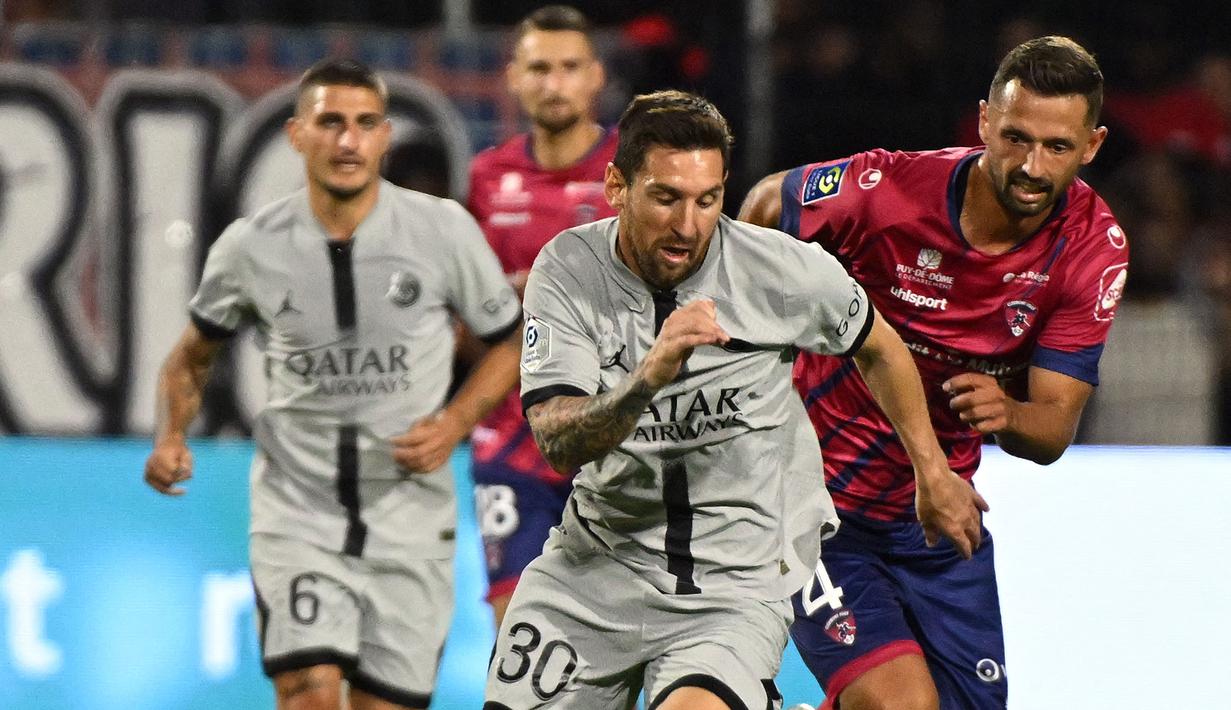 Lionel Messi tampil menawan pada laga pekan pertama Liga Prancis 2022/2023 saat mengalahkan Clermont Foot 5-0 pada Minggu (07/08/2022) dini hari WIB. (AFP/Jean-Philippe Ksiazek)