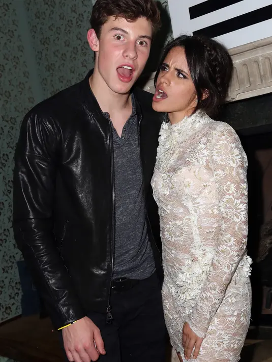 Dalam video klip lagu duet Shawn Mendes dan personel Fifth Harmony tersebut mereka menunjukkan bagaimana dua orang remaja yang sedang berjalan untuk bertemu secara emosional. Hal tersebut menimbulkan pertanyaan apakah mereka berkencan? (AFP/Bintang.com)