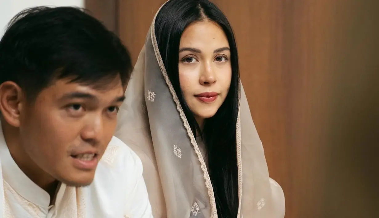 Acara pengajian tujuh bulanan kehamilan Estelle digelar sederhana, namun acara berlangsung penuh dengan cinta. [Foto: IG/estelleelinden].