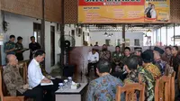 Presiden Jokowi saat menggelar pertemuan dengan 16 nelayan yang merupakan perwakilan nelayan Jawa Tengah. (Dok Kepresidenan)