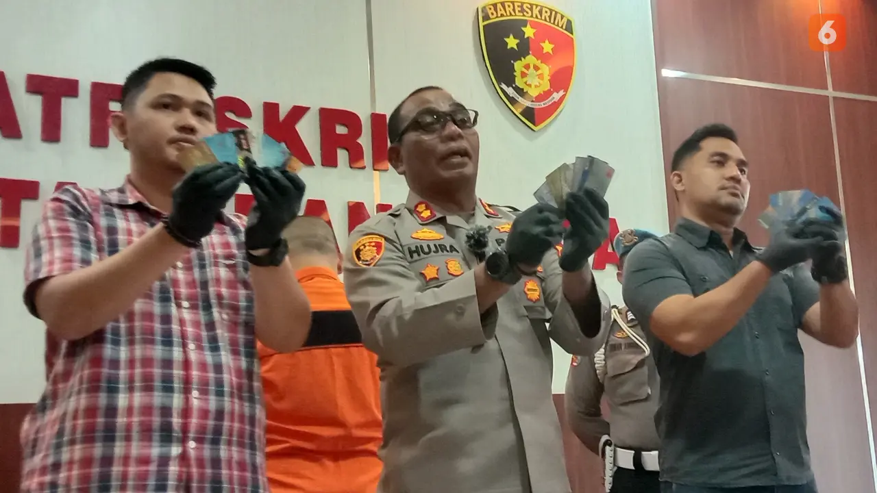 Polresta Serkot Sita 29 Kartu ATM Dari Seorang Residivis. (Selasa, 31/01/2023). (Yandhi Deslatama/Liputan6.com).