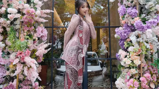 Potret Fuji di Pertunangan Frans Faisal Sang Kakak (credit: instagram/fuji_an)