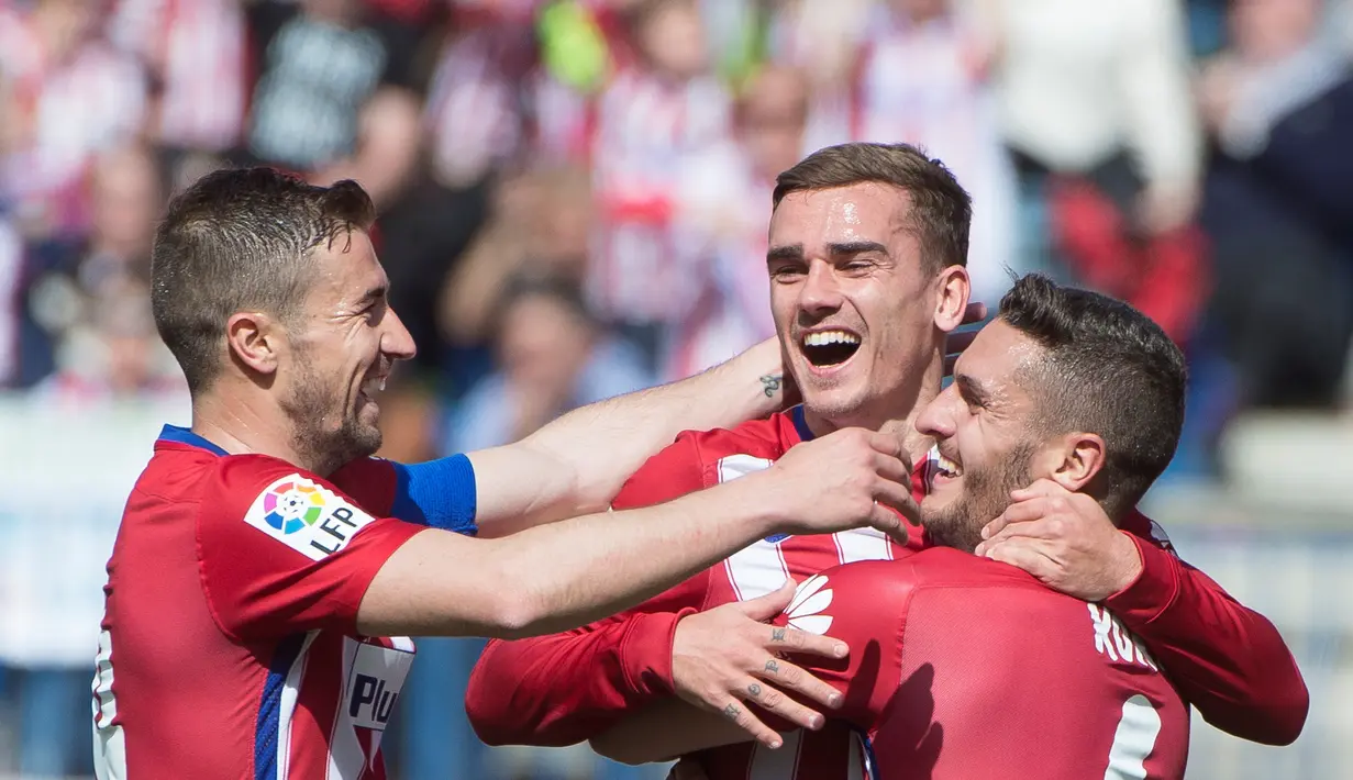 Ekspresi striker Atletico Madrid, Antoine Griezmann, setelah mencetak gol ke gawang Real Betis dalam laga La Liga di Stadion Vicente Calderon, Madrid, (2/4/2016). (AFP/Curto De La Torre)