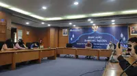 Kepala Kantor Perwakilan Bank Indonesia (KPw BI) Balikpapan R Bambang Setyo saat bincang bersama media, Kamis (21/4/2022) di Kantor BI Balikpapan. (Apriyanto/liputan6.com)