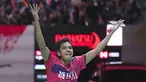 Pebulutangkis Tunggal Putra Indonesia, Chico Aura Dwi Wardoyo meluapkan kegembiraan usai mengalahkan Angus Ng Ka Long dari Hong Kong pada pertandingan semifinal Indonesia Masters 2023 di Istora Senayan, Jakarta, Jumat (27/1/2023). Chico Aura melangkah ke final Indonesia Masters 2023 usai menang 17-21, 27-25, 22-20 dalam waktu 83 menit. (AP Photo/Tatan Syuflana)