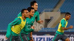 Para pemain Timnas Indonesia terihat bersemangat saat latiihan resmi terakhir jelang melawan Vietnam dalam laga leg kedua semifinal Piala AFF 2016 di Stadion My Dinh, Hanoi, Vietnam, Selasa (6/12/2016). (Bola.com/Peksi Cahyo)