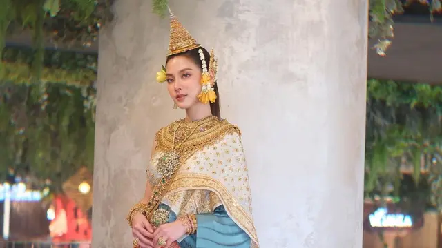 Baifern Pakai Busana Adat Tradisional, Aktris Top Thailand