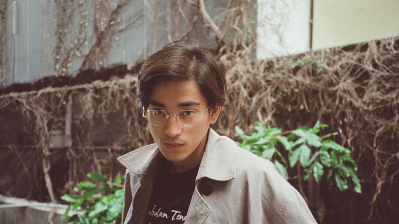 Totalitas Demi Peran, Ini 6 Potret Gaya Rambut Bio One yang Tetap Keren