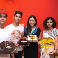 Rabu (27/01) Maia Estianty genap berusia 40 tahun, ucapan selamat datang dari sahabat dan juga tiga buah hatinya Al, El dan Dul. Seperti apa ekspresi Maia Estianty mensyukuri usia barunya? Simak foto-fotonya di Bintang.com