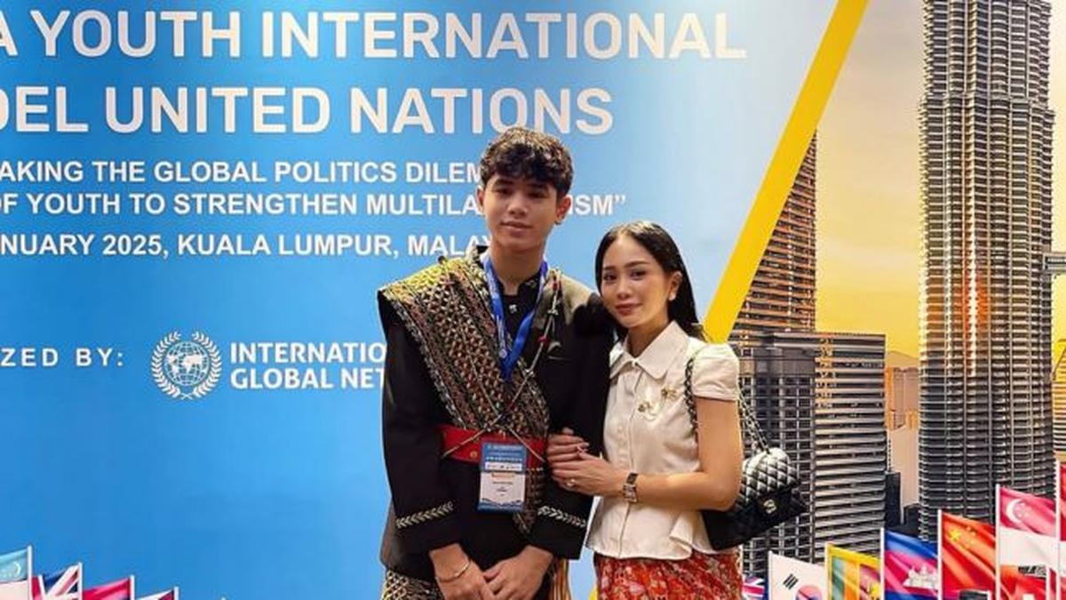 Tampan dan Pintar, 7 Potret Karan Putra Bunga Zainal yang Ikut Asia Youth International Model United Nations