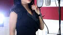 Krisdayanti saat penggarapan sountrack untuk film Surga Yang Tak Dirindukan 2 di kediaman Melly Goeslaw, Puri Bintaro, Tangerang Selatan, Banten, Rabu, 30 November 2016. (Nurwahyunan/Bintang.com)