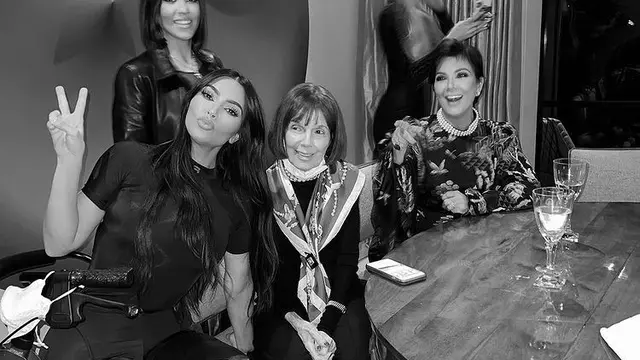 Perayaan ulang tahun Kris Jenner ke-67. (Foto: Instagram/kimkardashian)