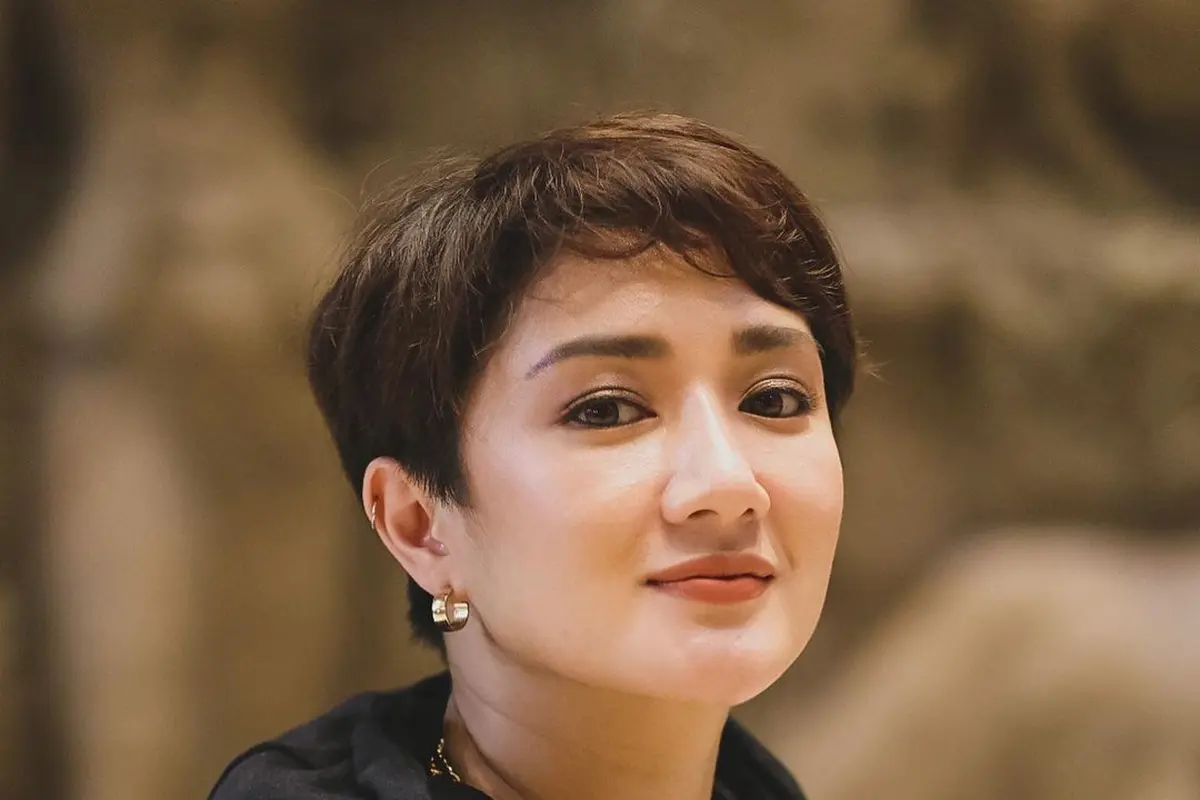 Potret Terbaru Melly Mono Eks Vokalis Band She