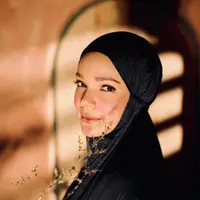 Tak khawatir menua, Dewi Sandra semakin percaya diri di usia 42 tahun. (Foto: IG/@dewisandra).