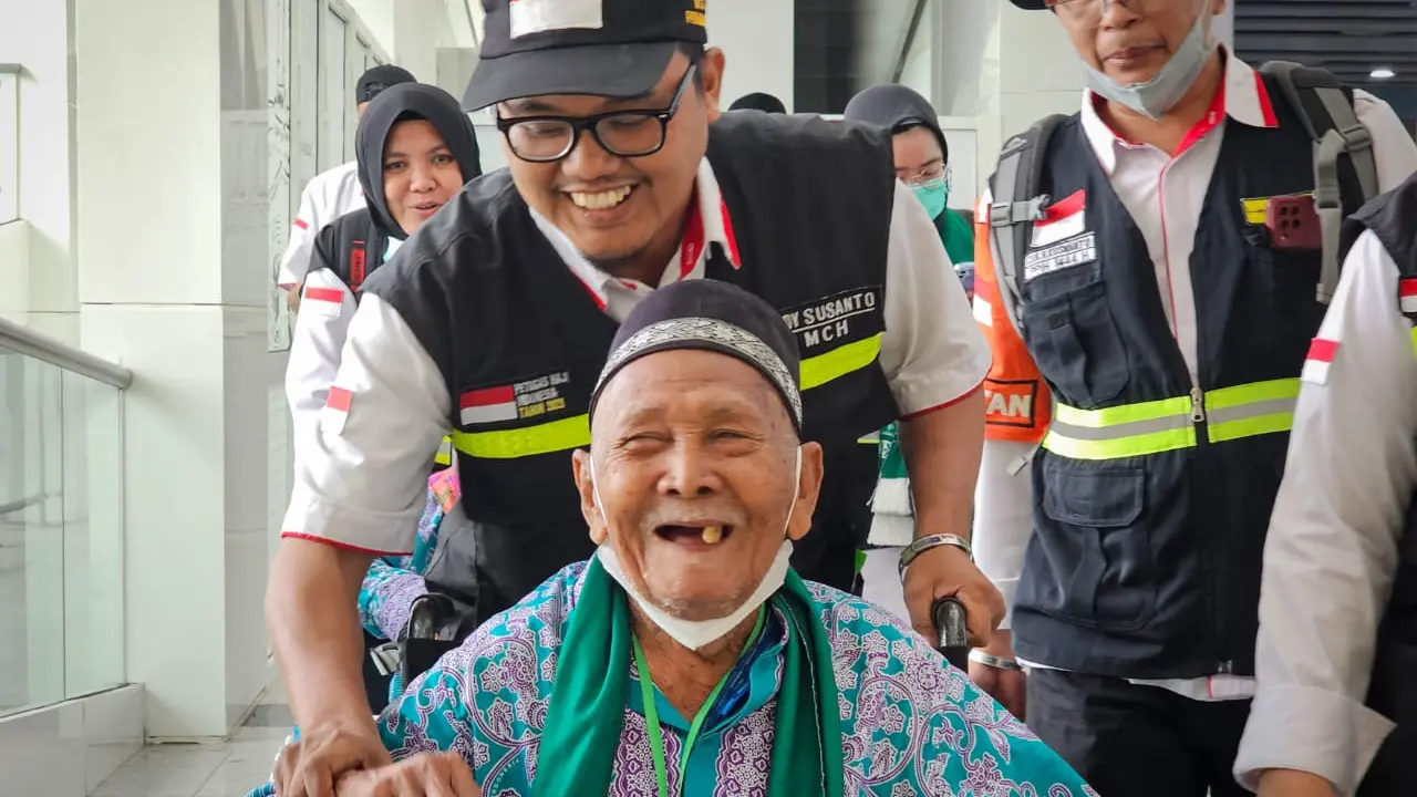 374 Jemaah Haji Indonesia Embarkasi Kertajati Tiba di Madinah.