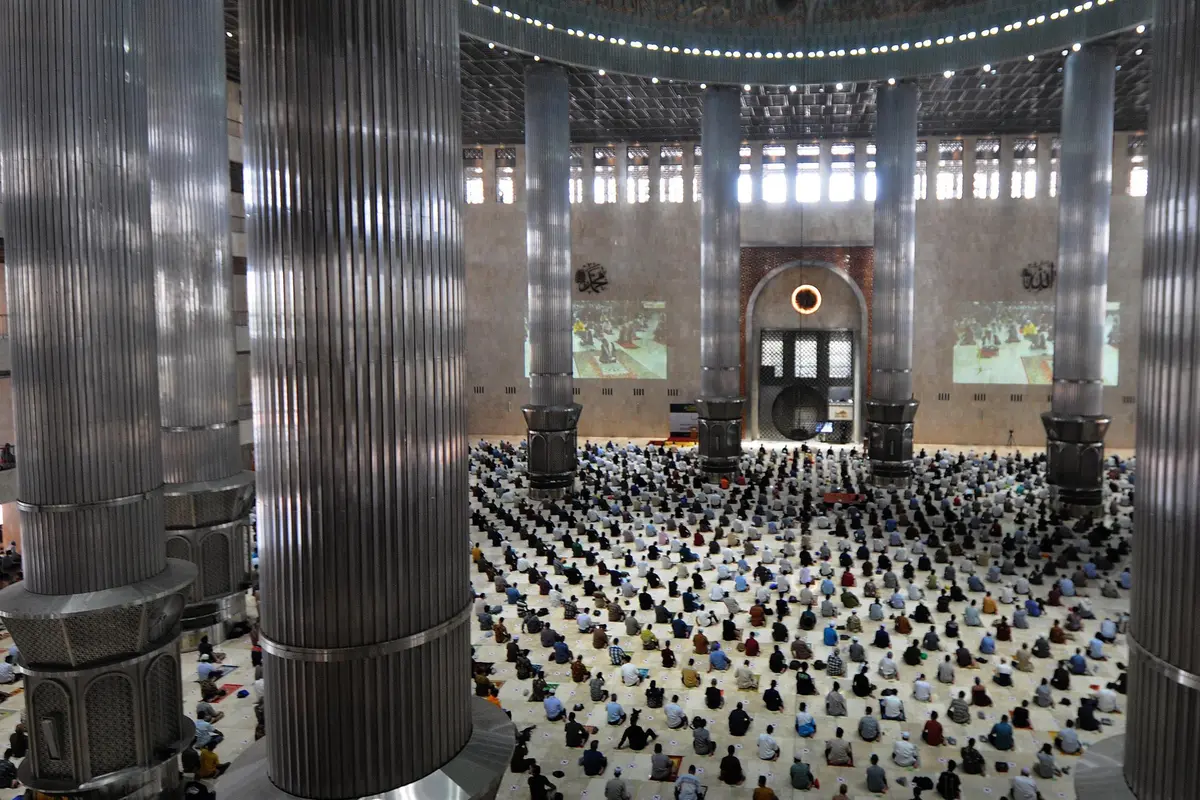 Suasana Sholat Jumat Minggu Ketiga Ramadhan di Masjid Istiqlal