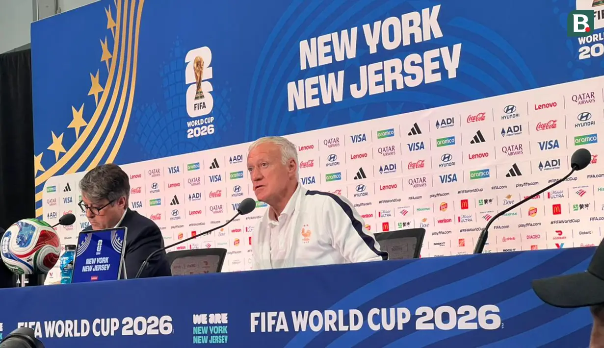 Pelatih Prancis, Didier Deschamps memberikan keterangan saat sesi konferensi pers di Metlife Stadium, New Jersey, Senin (15/6/2026). Prancis akan menghadapi Senegal pada laga Grup I Piala Dunia 2026 Rabu (17/6/2026) dini hari WIB. (Bola.com/Hery Kurniawan)