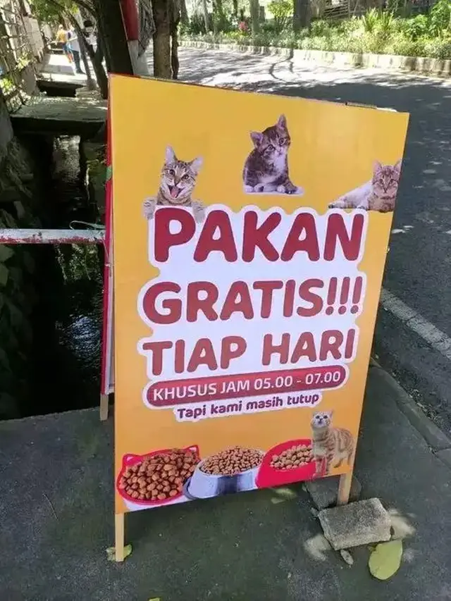 6 Spanduk Jualan Pakan Hewan Ini Kocak, Tulisannya Bikin Salah Fokus