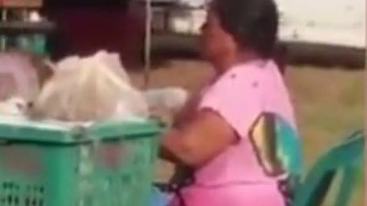 [Bintang] Luar Biasa! Wajah Diserbu Kawanan Lebah, Wanita Ini Bergeming!