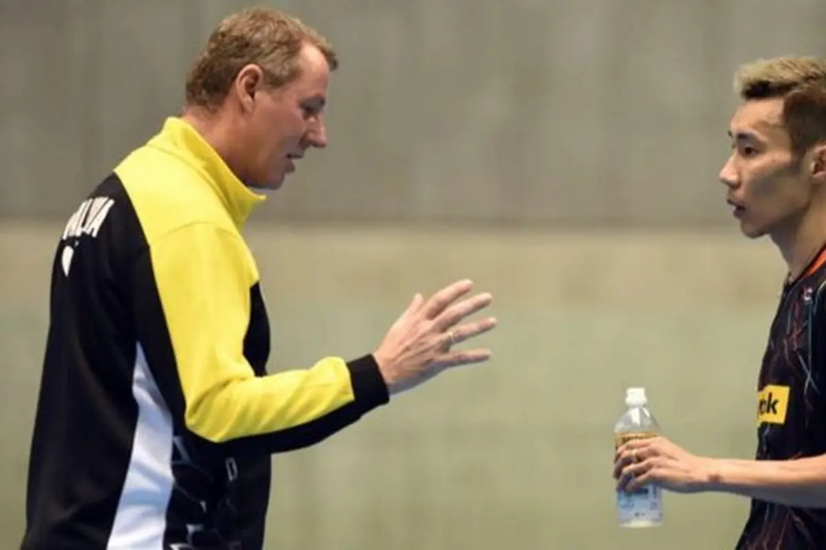 Lee Chong Wei (kanan) dan Morten Frost.