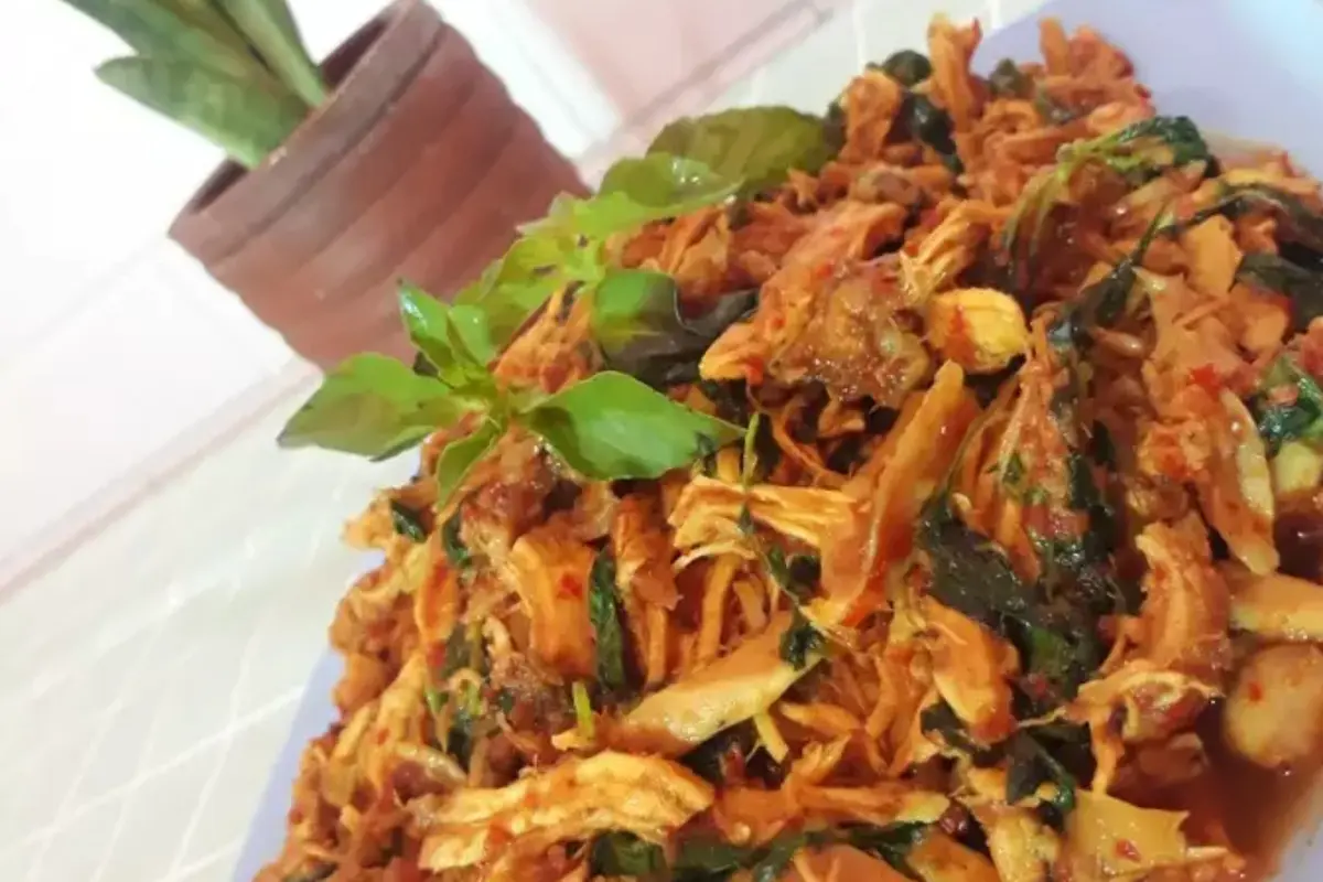 Resep ayam suwir kemangi bumbu Bali. (dok. Cookpad @ben04lun4)