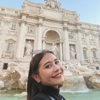 Prilly Latuconsina berlibur ke Eropa pada awal 2023 (@prillylatuconsina96)